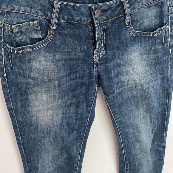(A54) Denim jeans with studded heart accents on front pockets, Size 30 - Picture 7 of 10
